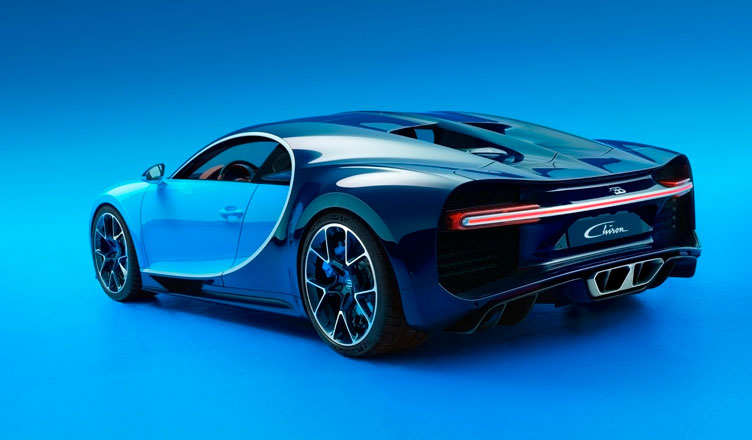 Bugatti Chiron: вид сзади